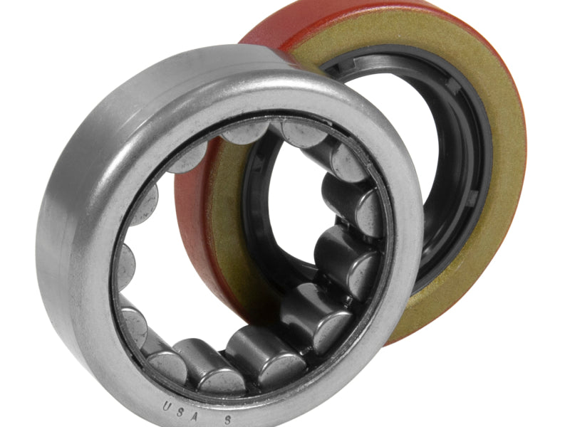 Yukon Gear R1563TAV Axle Bearing and Seal Kit / Torringtonbrand / 2.250in OD / 1.400in ID